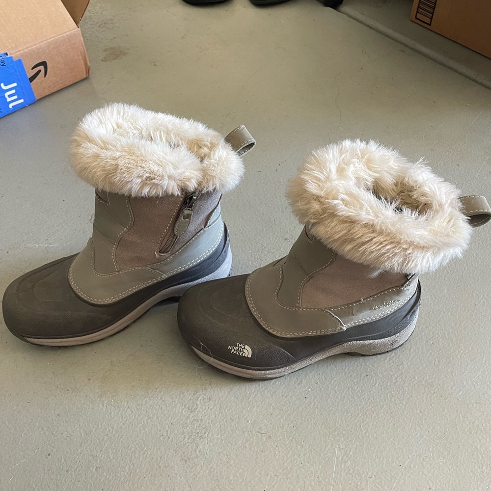 Girl’s North Face Snow Boots